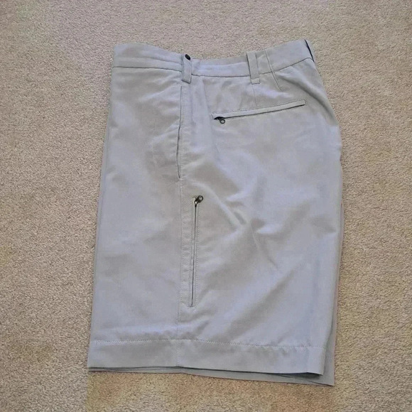 Men's Grey Shorts Victorinox Size 36 Active  Lightweight Golf - Picture 7 of 16